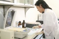 stock_photo:labs:biochem:activities:electrophoresis:electrophoresis1_l.jpg
