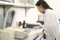 stock_photo:labs:biochem:activities:electrophoresis:electrophoresis1_o.jpg