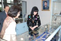 stock_photo:president:activities:2009_activities:2009_03_31_necklaces:necklaces9_l.jpg