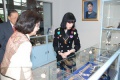 stock_photo:president:activities:2009_activities:2009_03_31_necklaces:necklaces9_s.jpg